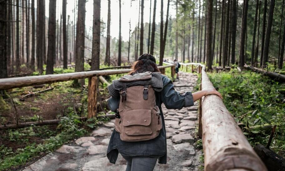 Poradnik dotyczący pielęgnacji plecaka Fjallraven Abisko 75, aby służył przez lata Poradnik dotyczący pielęgnacji plecaka Fjallraven Abisko 75, aby służył przez lata