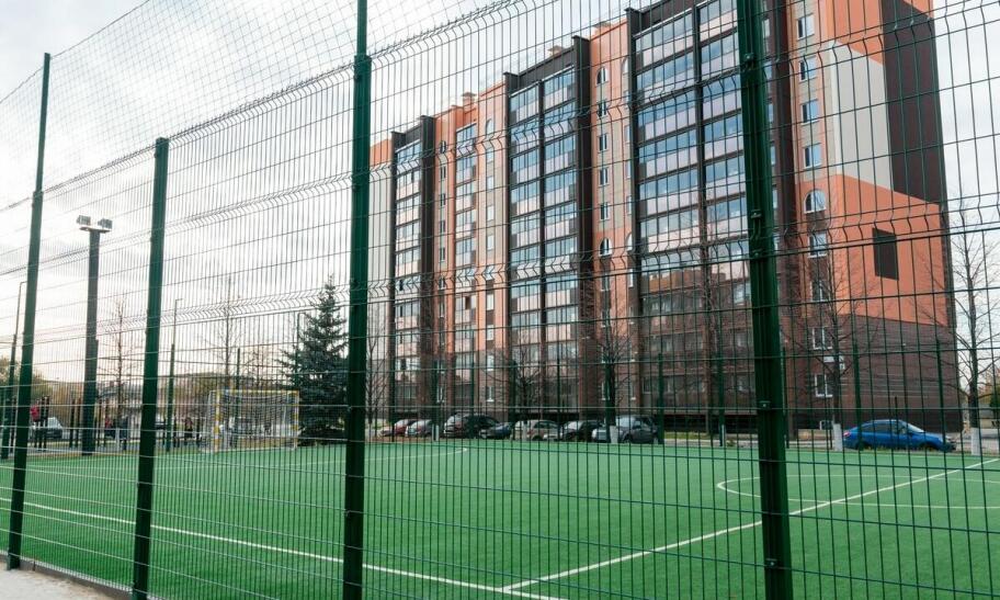 Jak wybrać idealną tablicę do koszykówki dla swojego boiska?