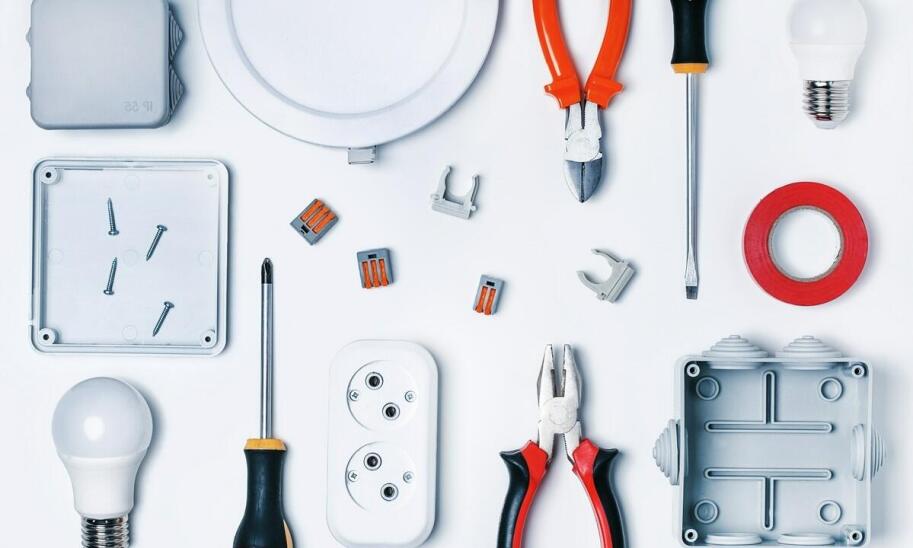 Korzyści z szybkiej wysyłki osprzętu elektroinstalacyjnego w ciągu 24 godzin Korzyści z szybkiej wysyłki osprzętu elektroinstalacyjnego w ciągu 24 godzin