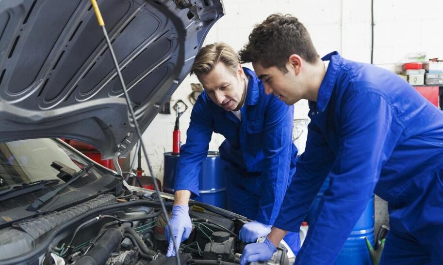 W jaki sposób pomoc w formalnościach przy naprawach powypadkowych wpływa na komfort klienta?
