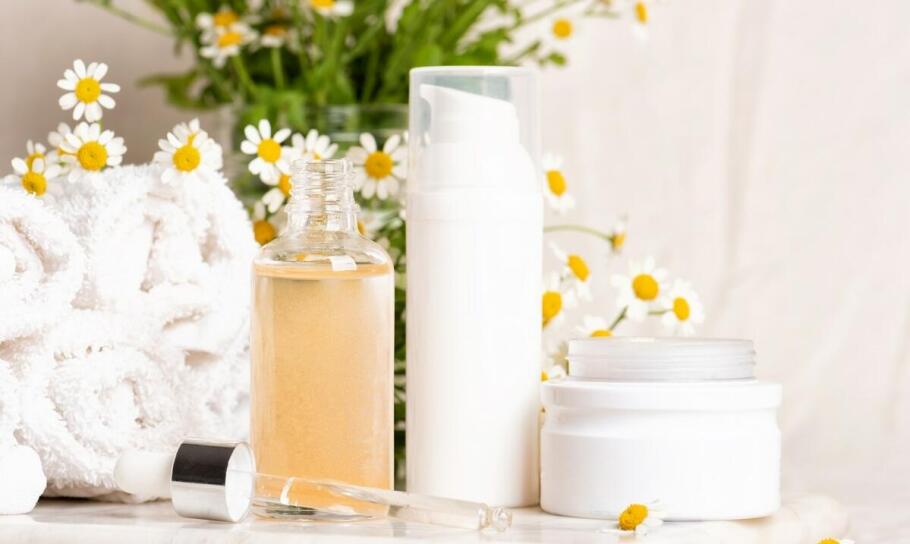 Makijaż dzienny dla osób o cerze wrażliwej – jakie kosmetyki wybrać?