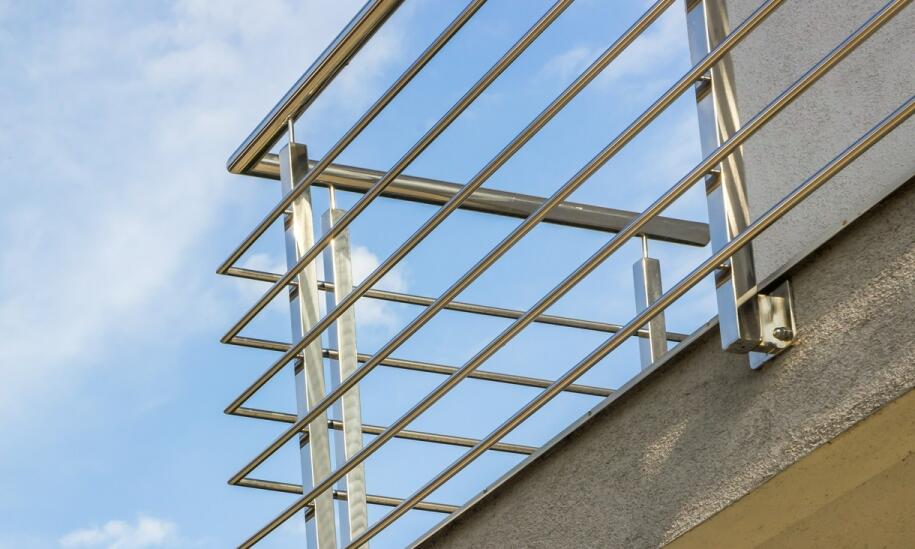 Balustrady jako element bezpieczeństwa - co warto wiedzieć? Balustrady jako element bezpieczeństwa - co warto wiedzieć?