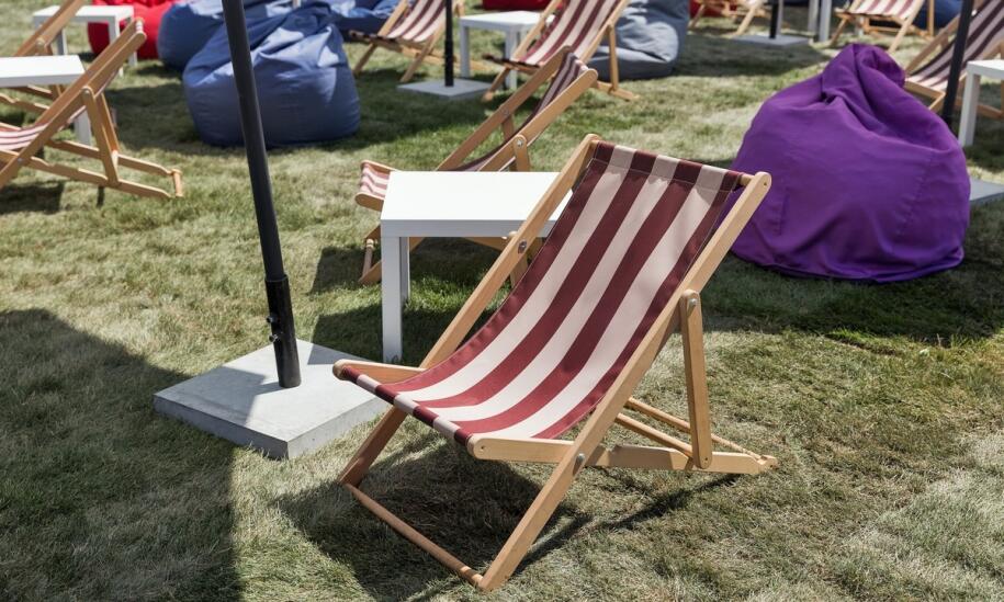 Jakie cechy powinien mieć dobry fotel z desek do ogrodu?