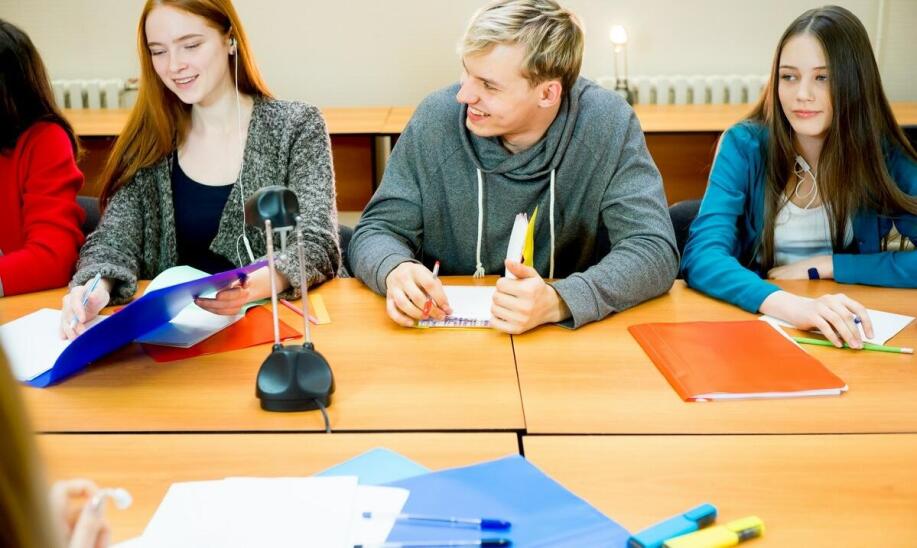 Jak fronda wydawnictwo wspiera debiutujących autorów w ich literackiej drodze?