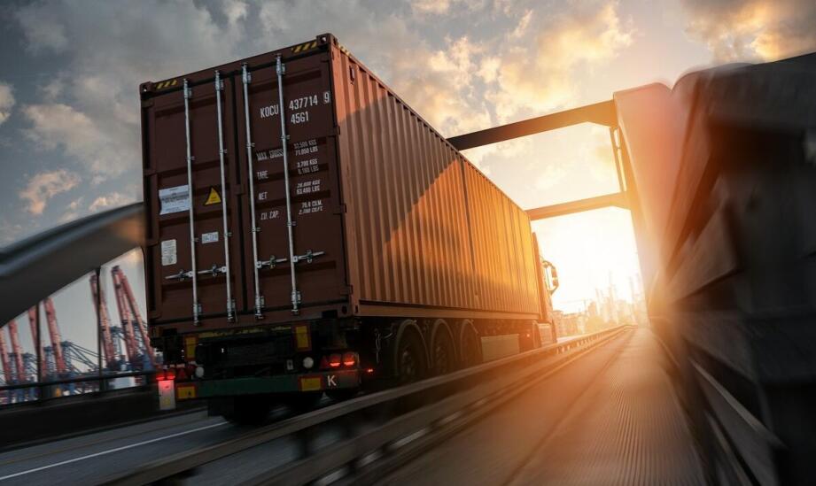 Kontenery metalowe – bezpieczeństwo i wydajność w transporcie materiałów sypkich