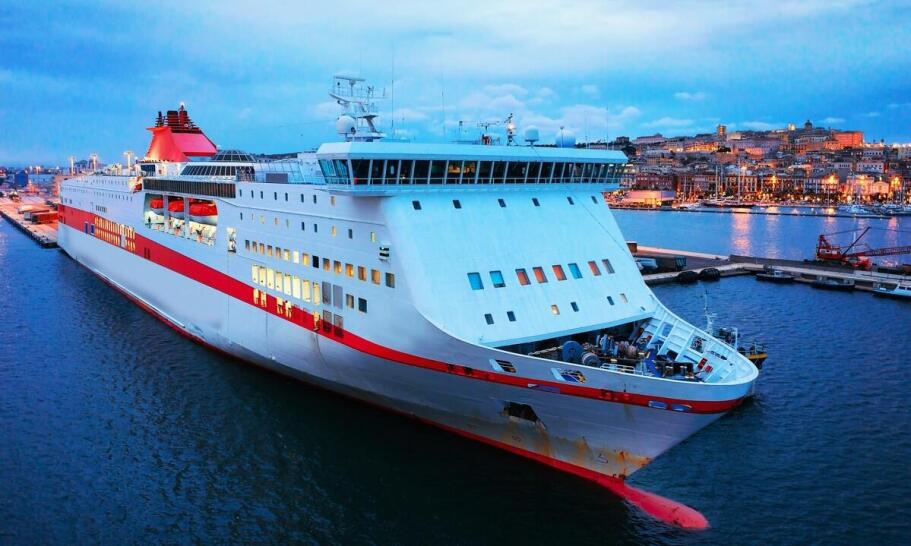 Jakie innowacyjne rozwiązania transportowe oferuje Mercedes Benz w swoich dostawczych pojazdach?