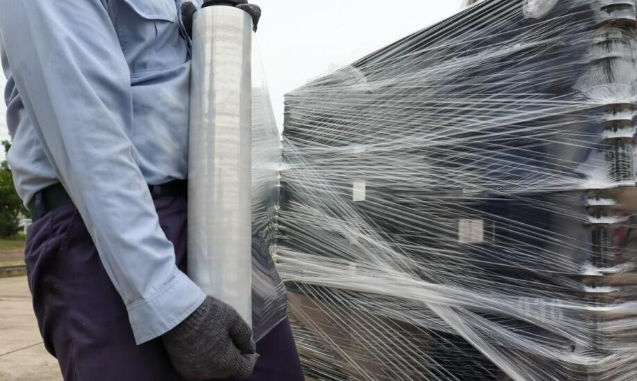 Foliowanie artykułów przemysłowych – jak zapewnić ich bezpieczeństwo podczas transportu?