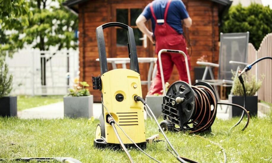 Jakie akcesoria mogą ułatwić proces czyszczenia przyczepy kempingowej?