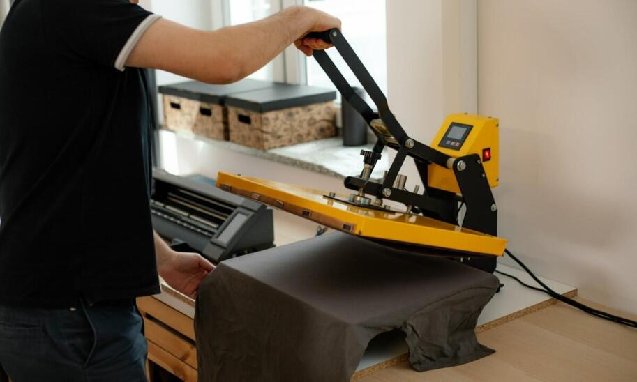 T-shirt męski z WSK – idealny wybór dla miłośników klasycznych samochodów!