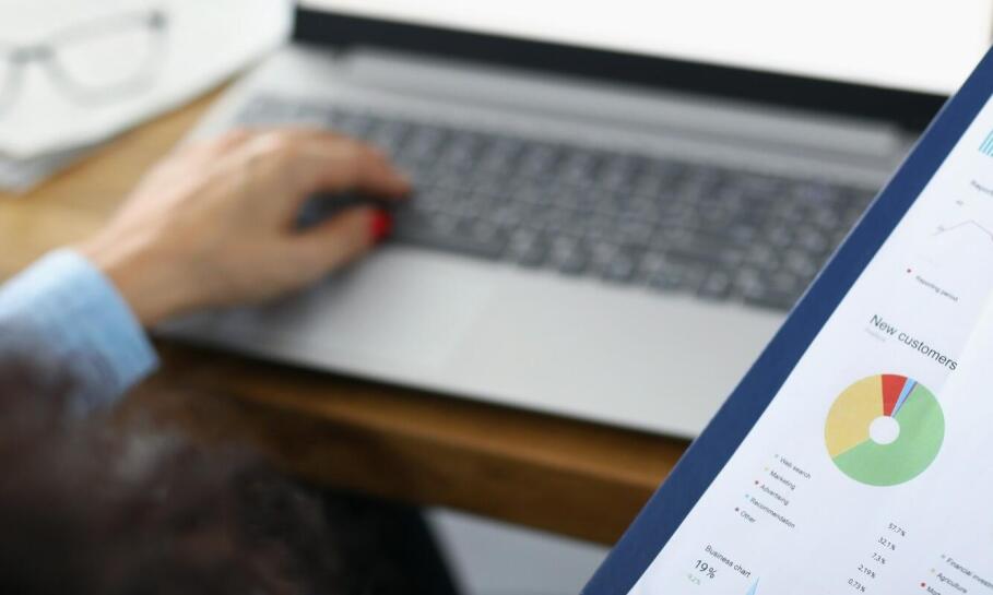 Jak dostosować CV po angielsku do specyfiki branży i stanowiska?