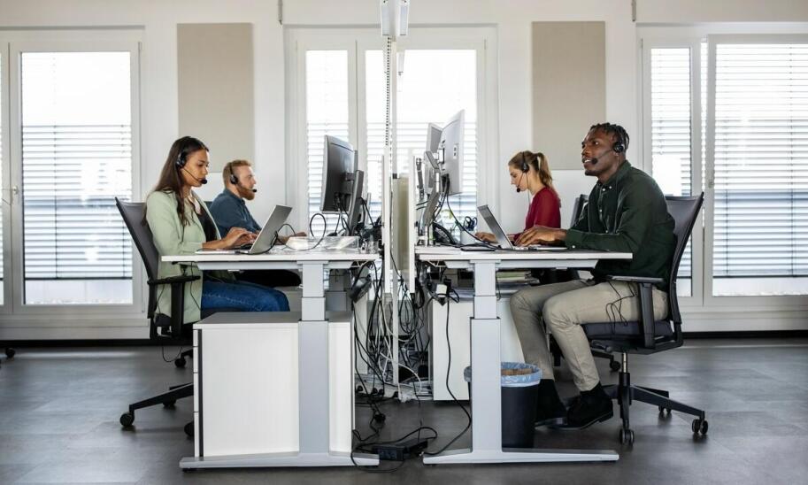 Jakie cechy powinna mieć idealna lady recepcyjna dla nowoczesnego biura?