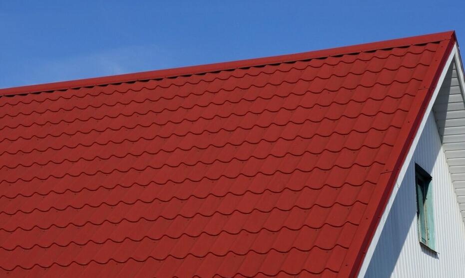 Jakie aspekty techniczne warto rozważyć przy wyborze blachodachówki?