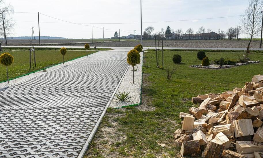 Jak płyty wpływają na poprawę jakości nawierzchni drogowych?