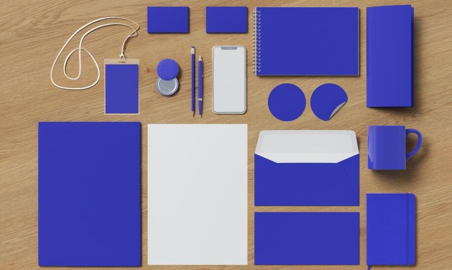 Wybór odpowiedniego kształtu i wielkości kubka reklamowego - na co zwrócić uwagę?