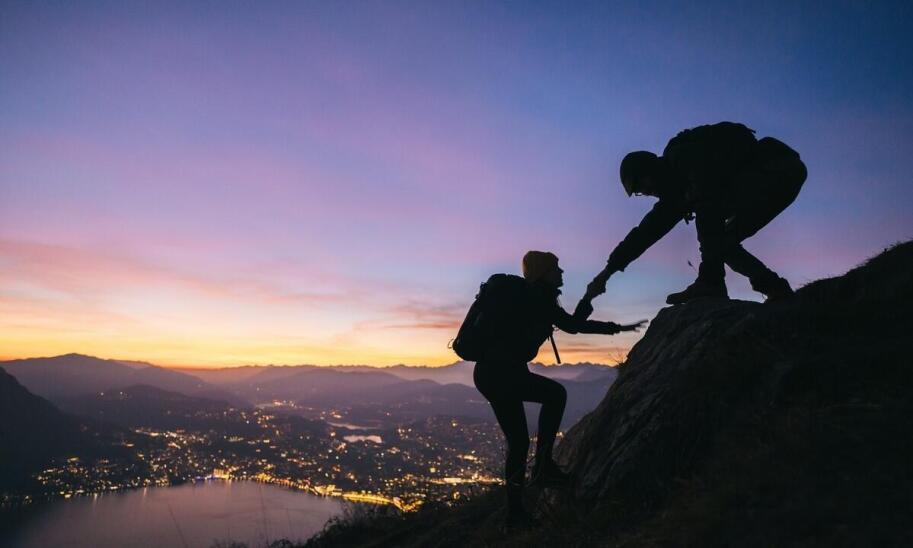 Wspinaczka a zdrowie psychiczne – jak kursy mogą pomóc w redukcji stresu?