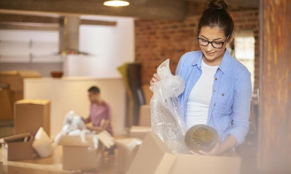 Przeprowadzka seniorów: jak zadbać o komfort i bezpieczeństwo osób starszych podczas zmiany miejsca zamieszkania?