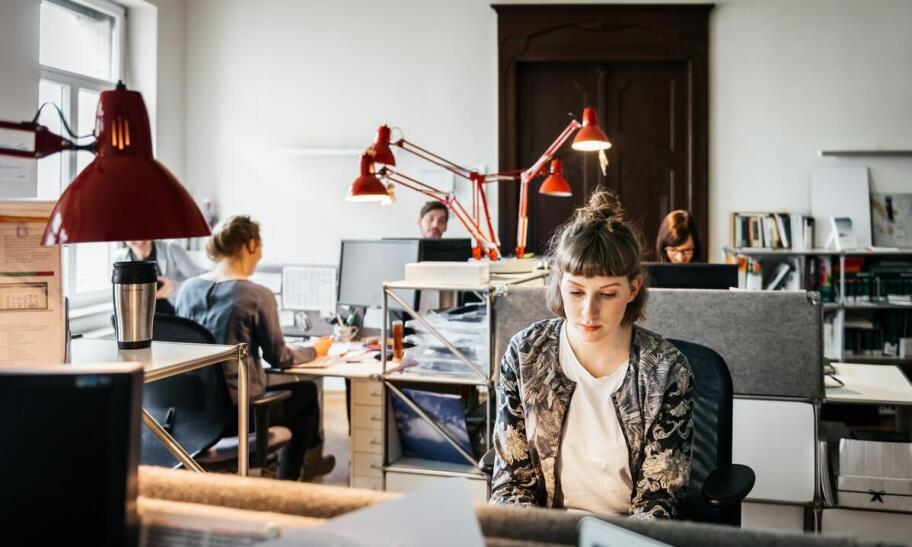 Jak agencja pracowników z Ukrainy wpływa na redukcję kosztów w firmach metalowych?