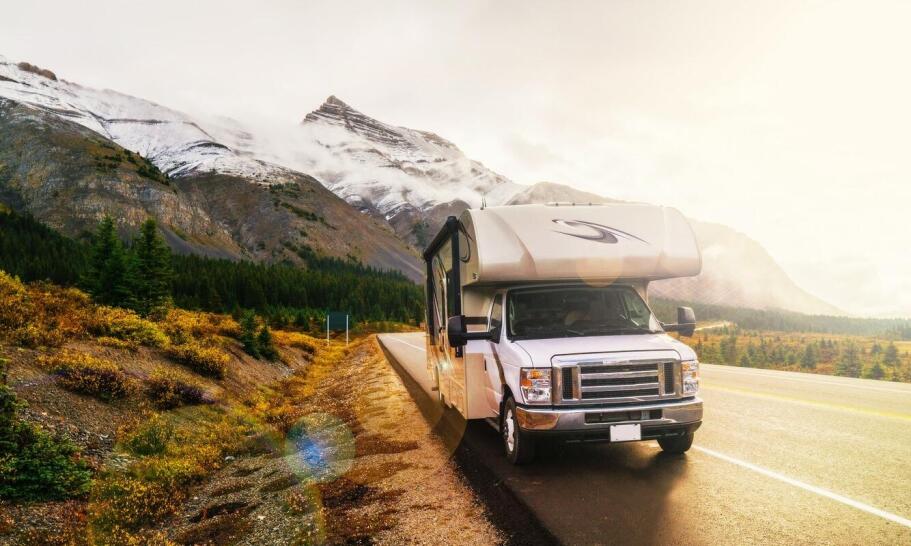 Porównanie Adria Coral z innymi modelami kamperów - co wyróżnia ten pojazd?