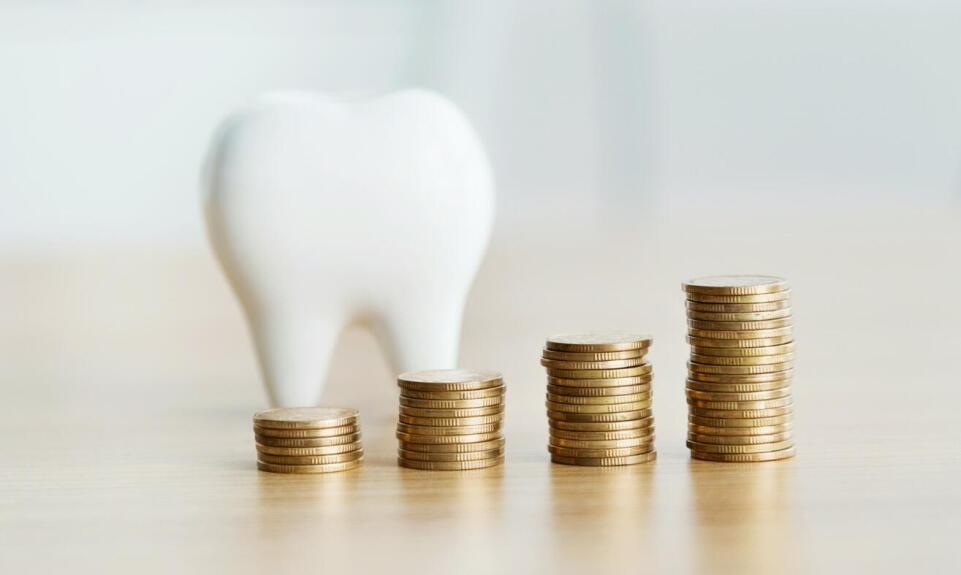 Od czego zależy cena zabiegu wszczepienia implantów?