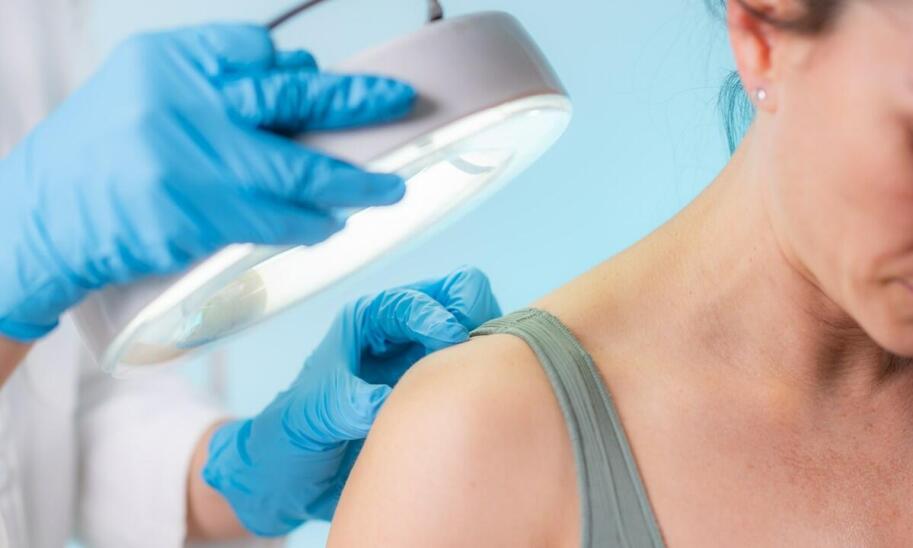Jakie zmiany skórne wymagają pilnej interwencji dermatologa? Jakie zmiany skórne wymagają pilnej interwencji dermatologa?