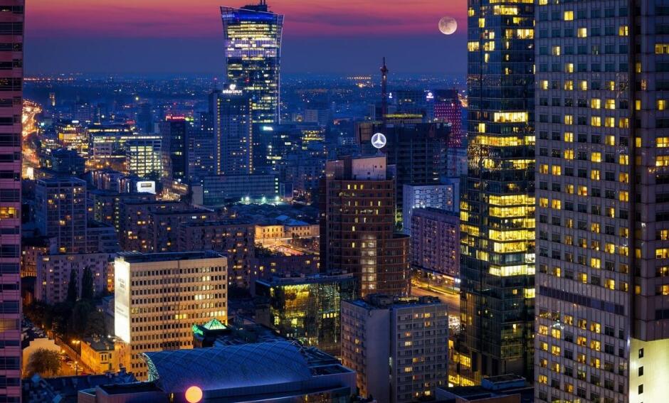 Miejsca fotograficzne w Warszawie: które lokalizacje przyciągają najwięcej fotografów?