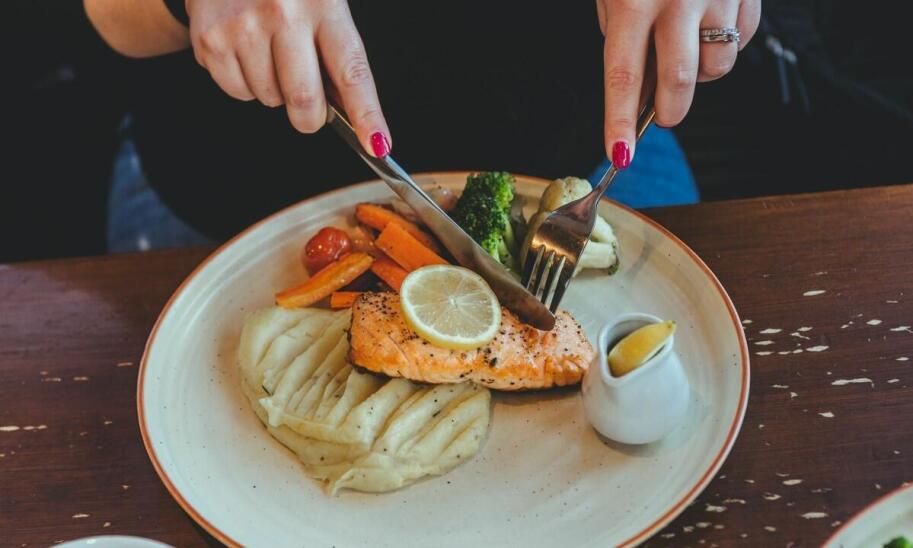 Catering w fit restauracji – co warto wiedzieć przed zamówieniem? Catering w fit restauracji – co warto wiedzieć przed zamówieniem?