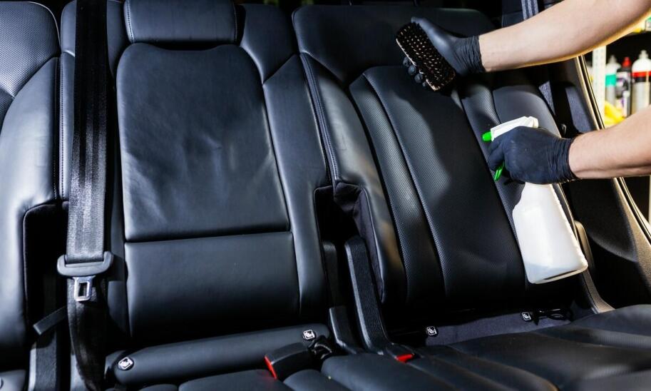 Jak renowacja skóry wpływa na wygląd mebli?