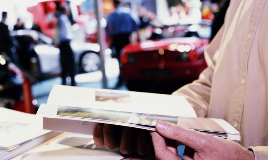 Kluczowe cechy materiałów POS, które przyciągają uwagę klientów