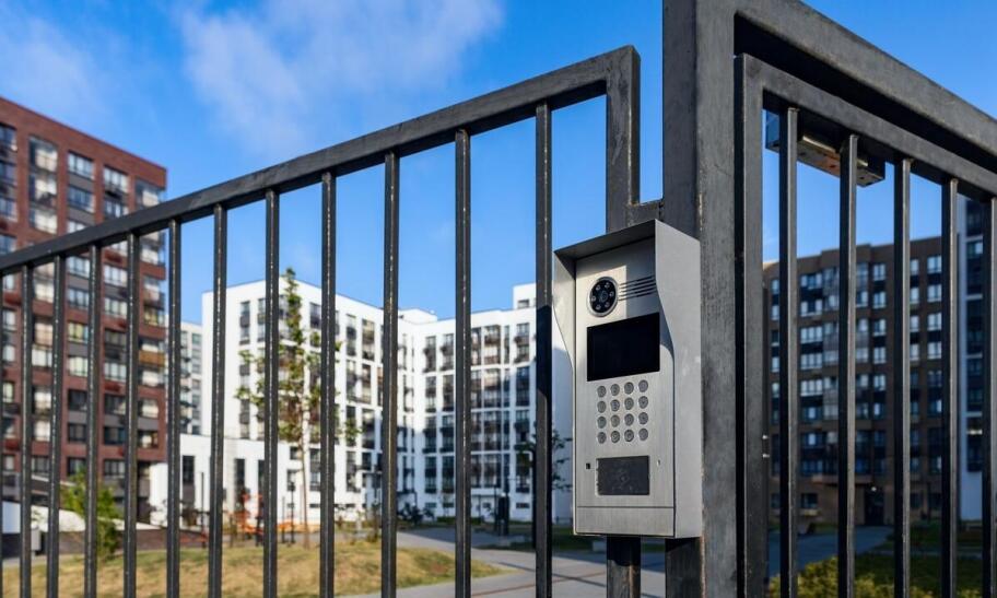 Rola systemów kontroli dostępu w zwiększaniu bezpieczeństwa budynków Rola systemów kontroli dostępu w zwiększaniu bezpieczeństwa budynków