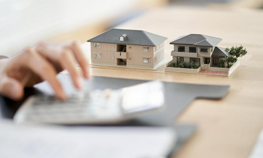 Dlaczego warto inwestować w domy szeregowe w popularnych regionach turystycznych Hiszpanii?