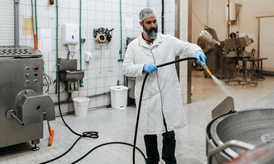 Jak myjka koszowa może usprawnić proces czyszczenia w warsztatach samochodowych? Jak myjka koszowa może usprawnić proces czyszczenia w warsztatach samochodowych?
