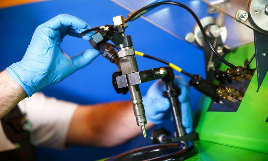 Jak przebiega proces naprawy pompy wtryskowej Ducato 3.0 w profesjonalnym serwisie?