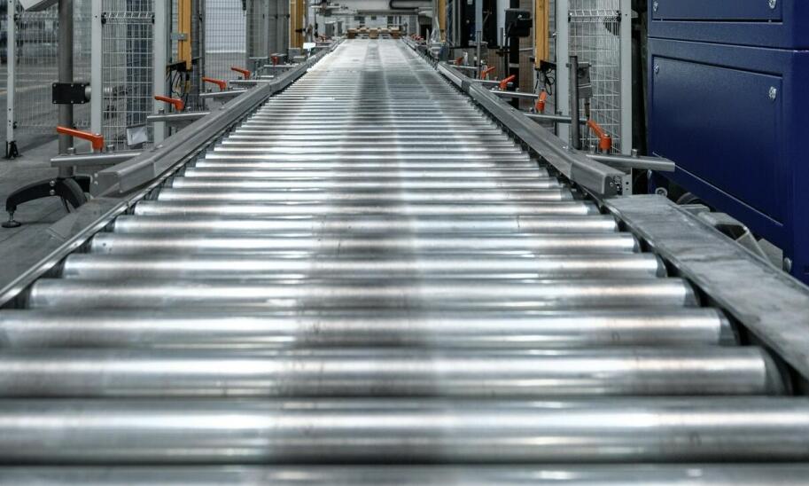Jak transportery do palet zwiększają efektywność procesów produkcyjnych? Jak transportery do palet zwiększają efektywność procesów produkcyjnych?