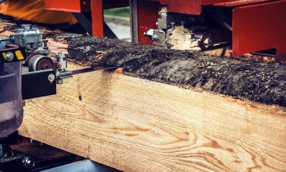 Dlaczego warto inwestować w nowoczesne maszyny stolarskie do obróbki drewna?