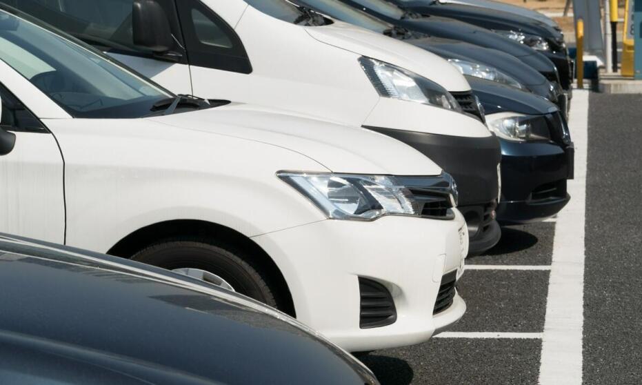 Taksówki jako alternatywa dla wynajmu samochodu na lotnisku