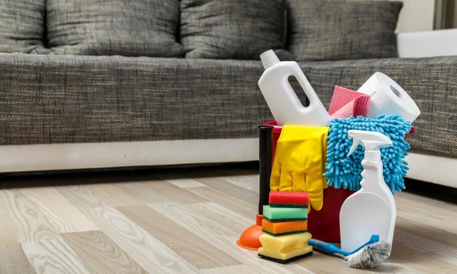 Jakie impregnaty i środki czyszczące najlepiej stosować do podłóg drewnianych?