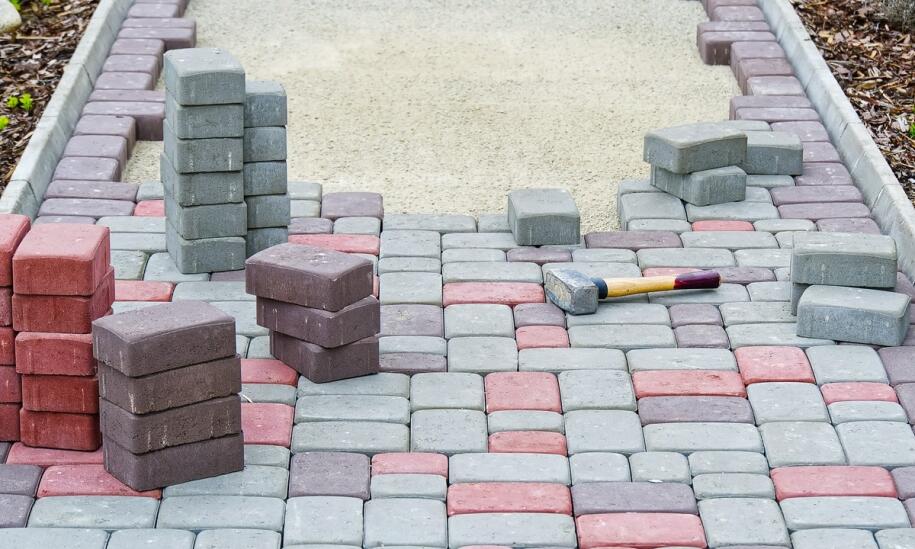 Jak oszacować ilość niezbędnej kostki brukowej do wykonania nawierzchni? Jak oszacować ilość niezbędnej kostki brukowej do wykonania nawierzchni?