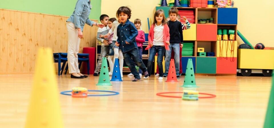 Jak bezpieczny plac zabaw w przedszkolu wpływa na aktywność fizyczną dzieci? Jak bezpieczny plac zabaw w przedszkolu wpływa na aktywność fizyczną dzieci?