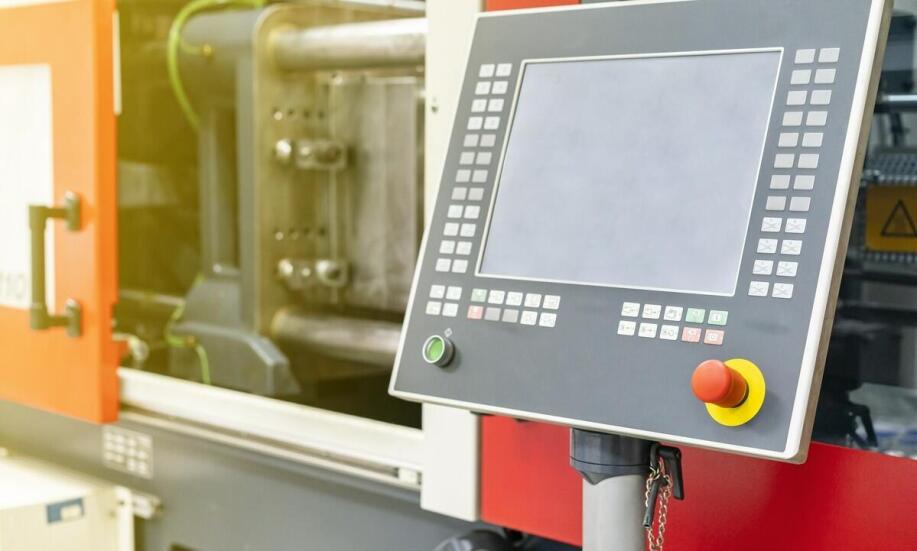 Na czym polega programowanie maszyn CNC?