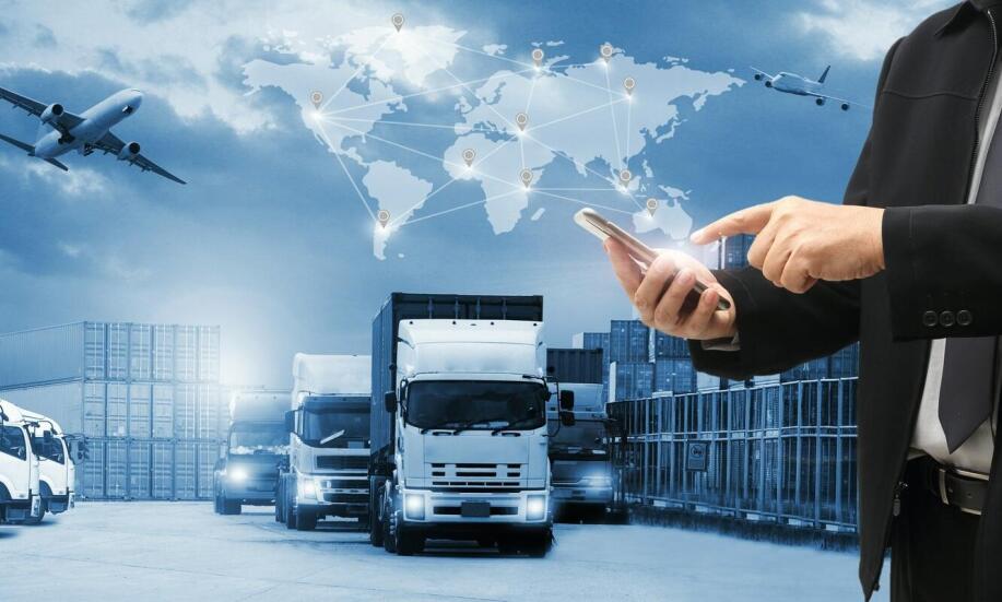 Ekspresowa wysyłka za granicę a transport lotniczy: co wybrać?