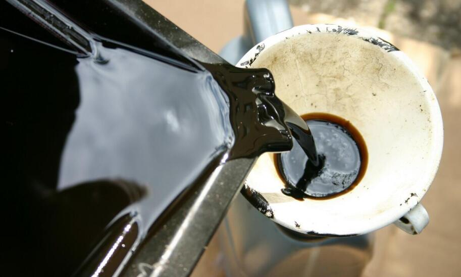 Co zrobić ze zużytym olejem silnikowym po wymianie?