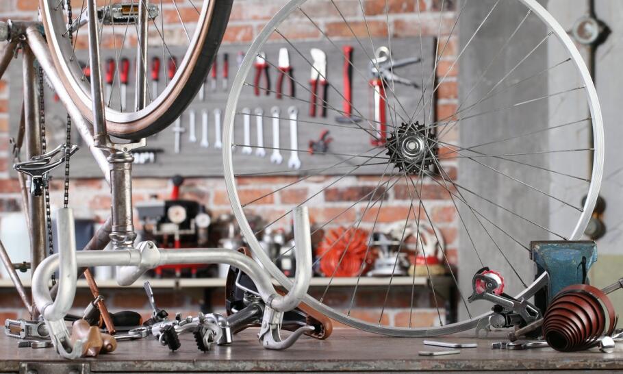 Wpływ materiałów użytych w piastach tylnych na ich wydajność