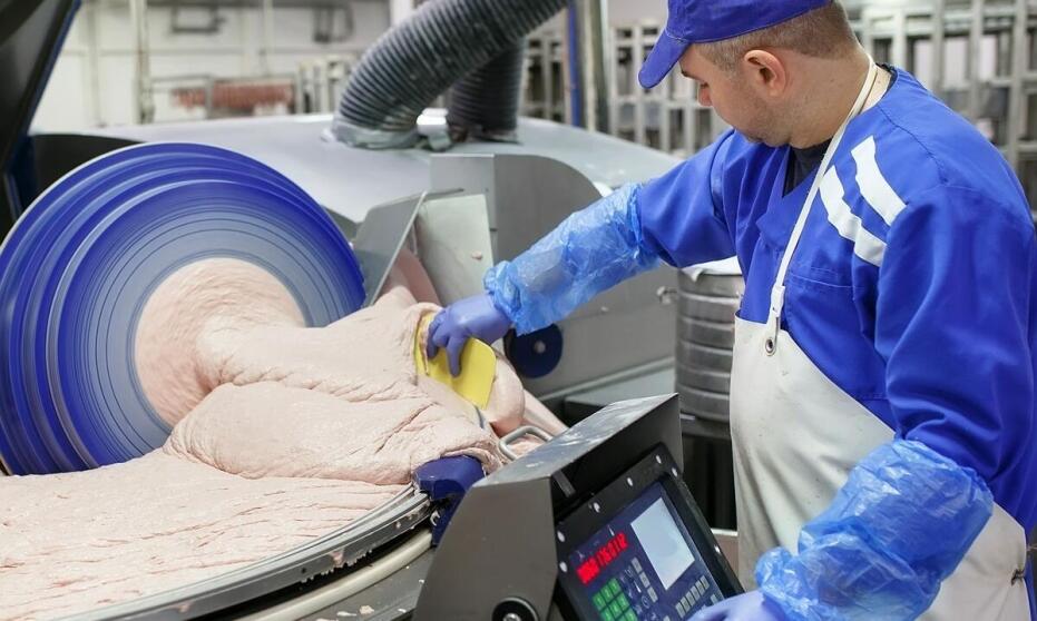 Dlaczego warto się zdecydować na profesjonalny montaż lub demontaż linii żywieniowych w ubojni?