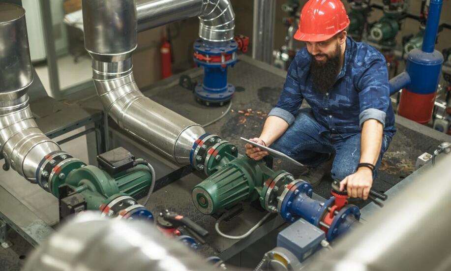 Rola profesjonalnego montażu instalacji wody lodowej w zapewnieniu ich długowieczności