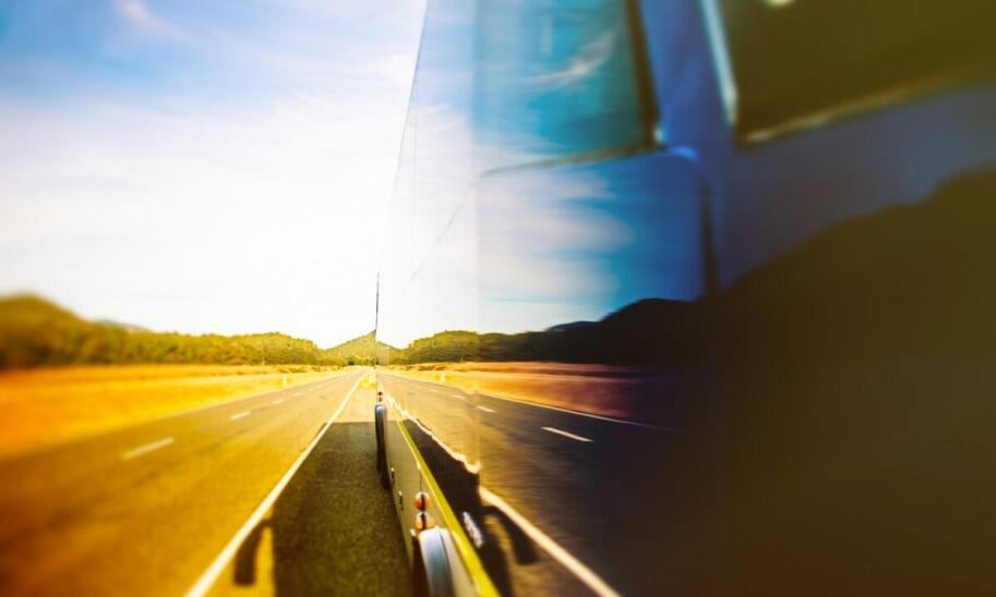 Co powinien wiedzieć każdy kierowca TIR-a o pomocy drogowej na trasie?
