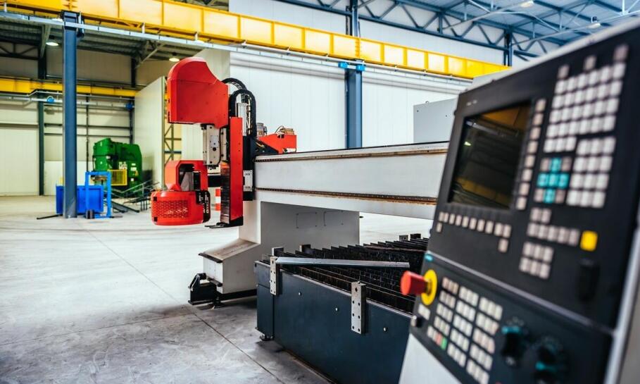 Zastosowanie maszyn do wykrawania otworów w produkcji żaluzji aluminiowych
