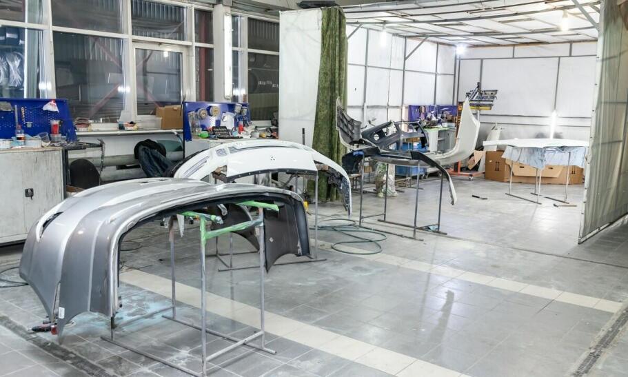 Kluczowe elementy oferty hurtowni części blacharskich dla profesjonalnych blacharzy