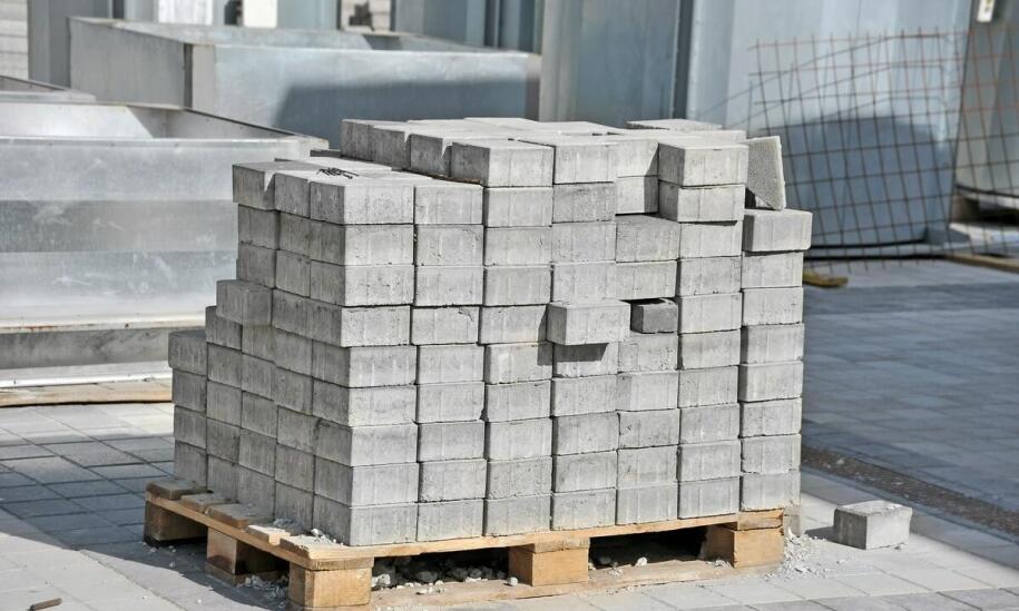 Dlaczego warto inwestować w lokalnych producentów bloczków fundamentowych?