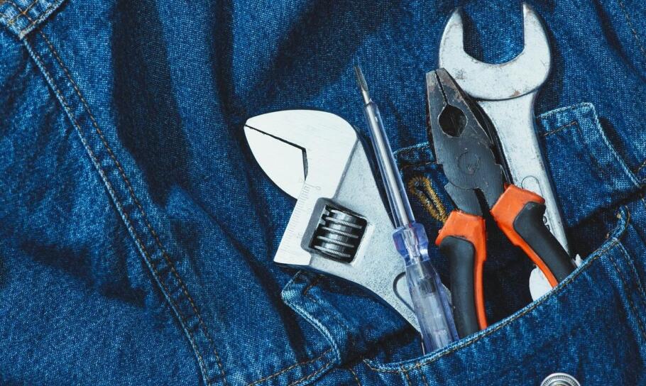 Krótkie spodenki robocze męskie – połączenie komfortu i funkcjonalności