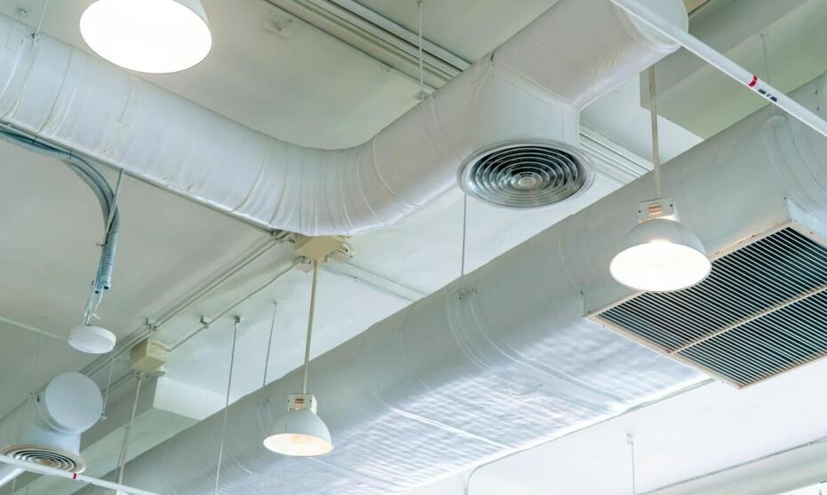 Jakie są zalety wentylacji mechanicznej z rekuperacją w domach jednorodzinnych?